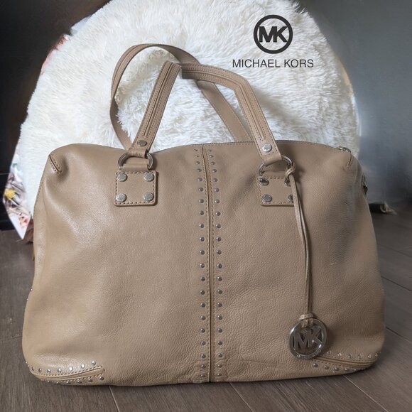 Michael Kors, Large Astor Studded Duffle Doctor Bag, Taupe Leather - Picture 1 of 14